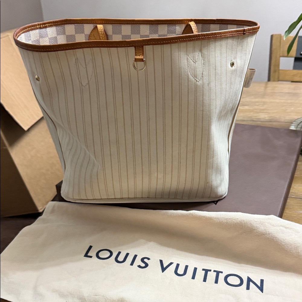 Louis Vuitton MM l - Picture 9 of 17